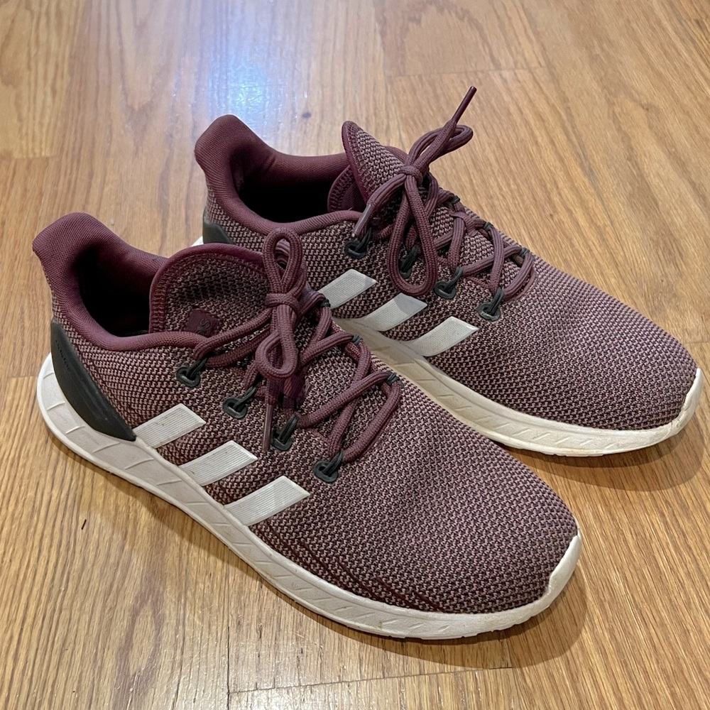 Men’s Adidas Sneakers
Size 9.5